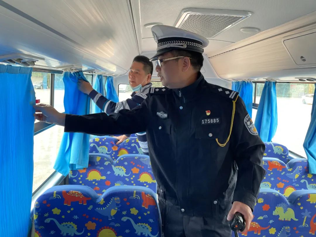 【平安岡州】校車安全“大體檢”，新會公安為新學(xué)期保駕護(hù)航！