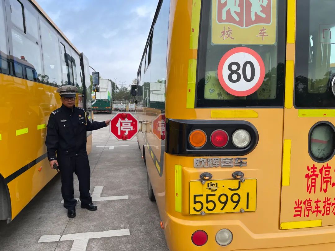 【平安岡州】校車安全“大體檢”，新會公安為新學(xué)期保駕護(hù)航！