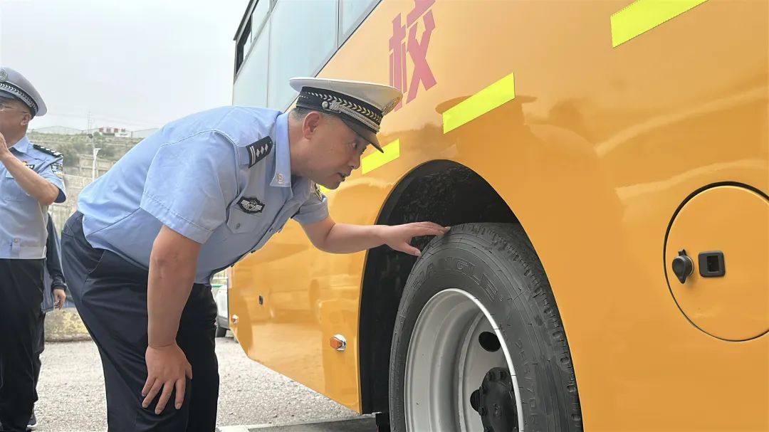 護航開學季 | 蘭州公安交警強化校車安全“大檢查”，擰緊學生出行“安全閥”