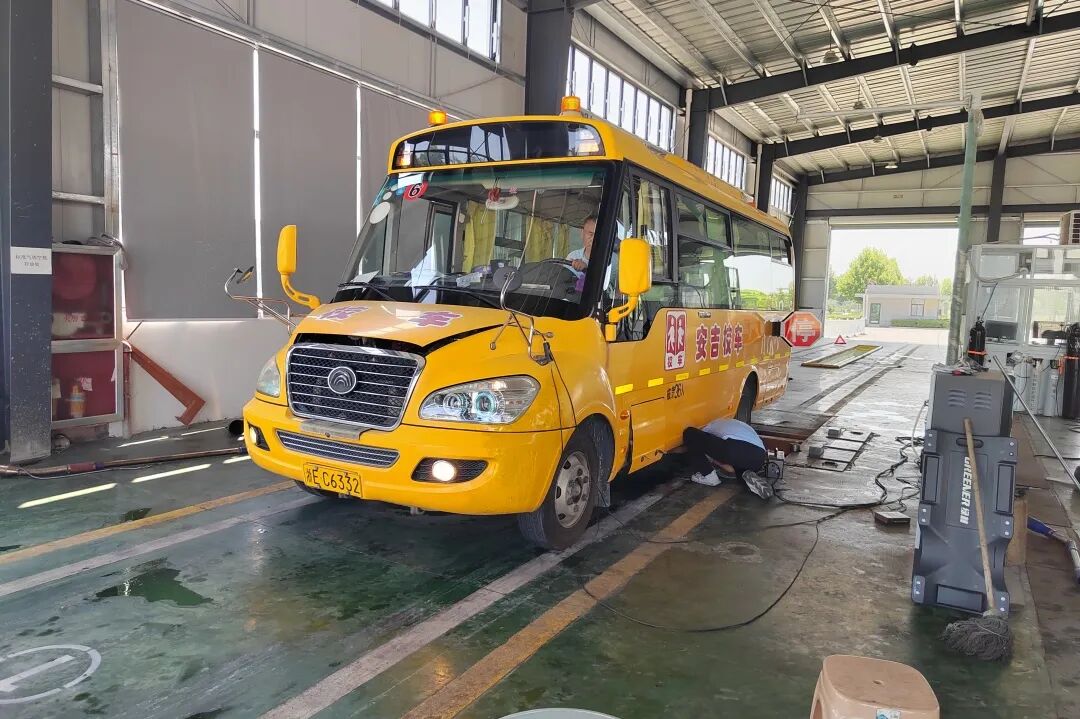 “大鼻子”校車整裝待發，迎接學子平安返校