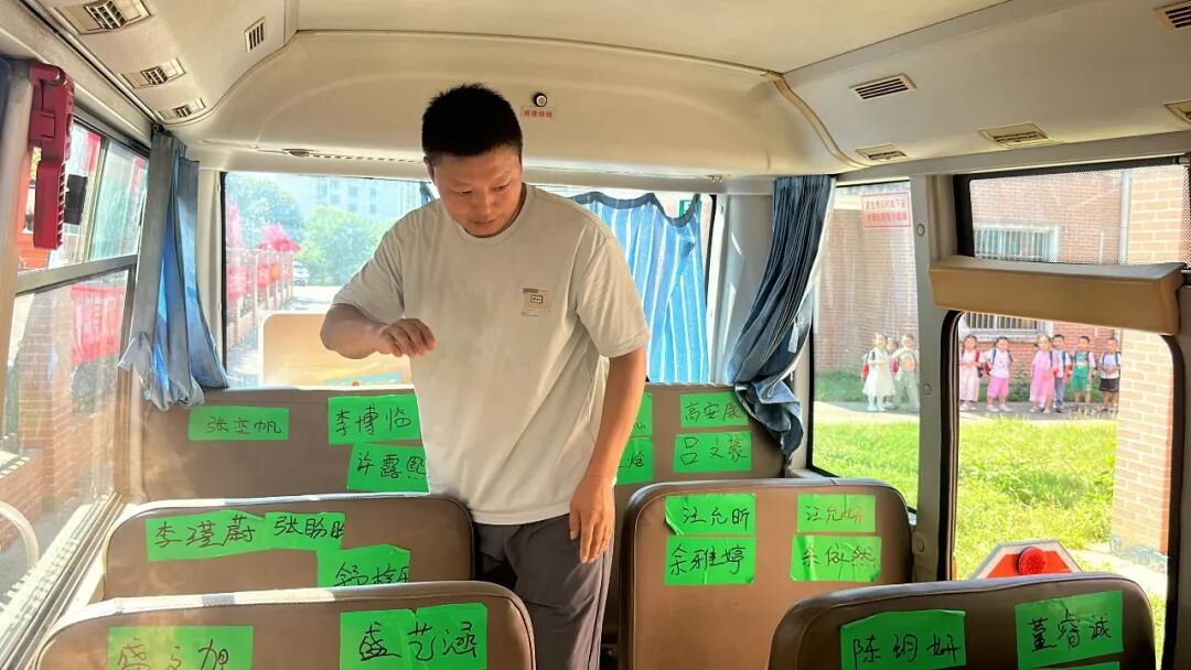 【平安校園】安全“童”行，防患未然——東幼校車應(yīng)急疏散演練紀實