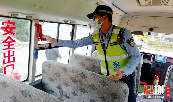 鳳凰街道開展校車聯(lián)合檢查筑牢復(fù)學安全屏障