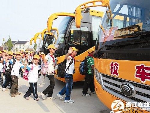 浙江德清2000多萬購(gòu)校車 按美式標(biāo)準(zhǔn)制造(圖)