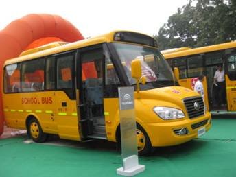 新聞觀察:國內(nèi)外校車運營有無成功和先進經(jīng)驗
