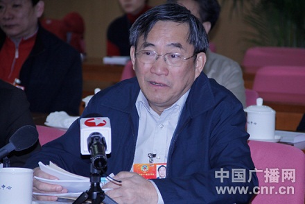 葛劍雄：校車(chē)問(wèn)題實(shí)質(zhì)是法律貫徹不徹底(圖)