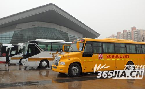 宇通2012四大系列新品在肥推出 黃色“長鼻子”校車最博眼球