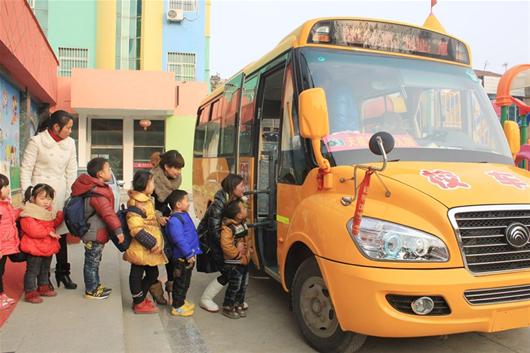 監利縣：大鼻子校車（圖）