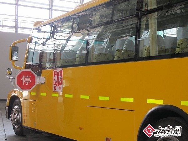 “新國標”校車亮相昆明 參展商主打安全牌