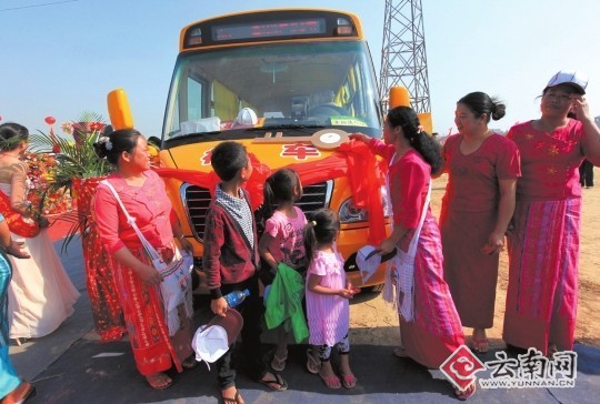 云南瑞麗：國(guó)門公館開工奠基瑞麗獲贈(zèng)愛心校車