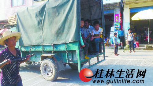 安全校車離鄉(xiāng)下孩子還有多遠(yuǎn)?