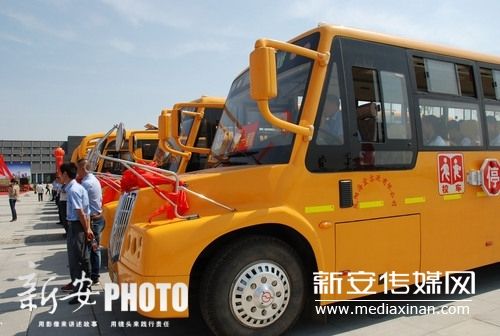 安徽多地投入大鼻子校車  記者追蹤采訪運(yùn)行情況