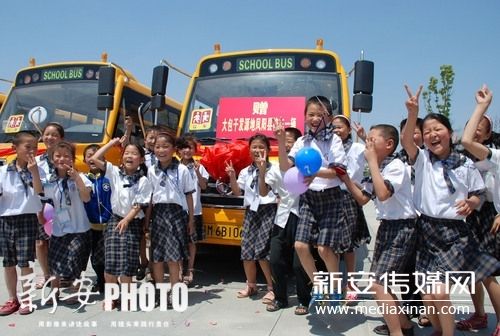 安徽多地投入大鼻子校車  記者追蹤采訪運(yùn)行情況