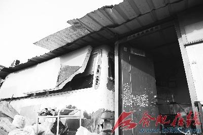 廢舊校車被改造成房屋 一家四口蝸居兩年(圖)