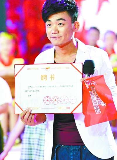 王寶強(qiáng)化身“愛(ài)心大使” 呼吁關(guān)愛(ài)留守兒童