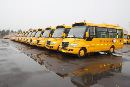 宇通新國標(biāo)校車在商丘集體上崗