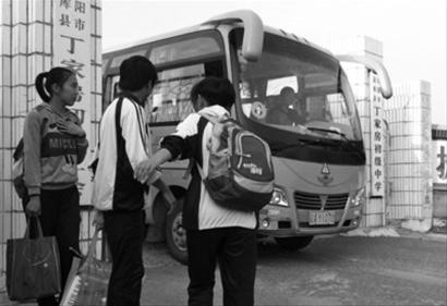 當(dāng)街殺害校車司機(jī)夫婦 兇手自首