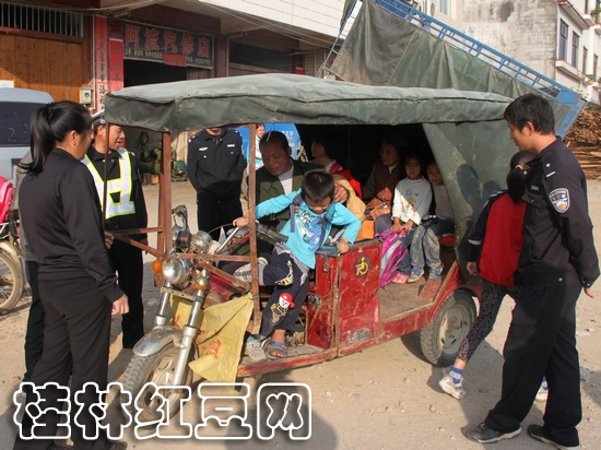 荔浦：殘疾車變身“校車”