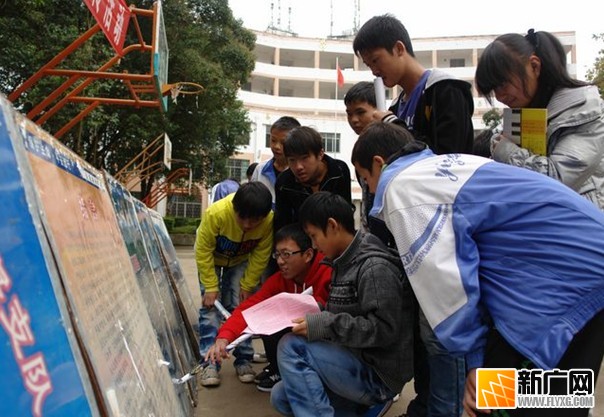 屏邊縣公安局交警大隊(duì)“校車事故”教訓(xùn)強(qiáng)化接送學(xué)生車輛事故預(yù)防工作