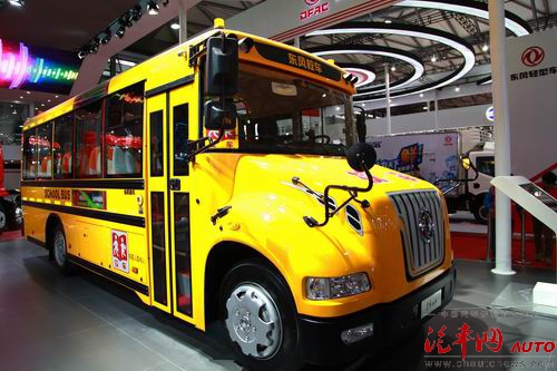 東風(fēng)商用車(chē)推出小學(xué)生專(zhuān)用校車(chē)樹(shù)立安全新標(biāo)桿