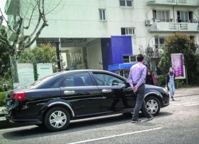上海高校校車配套不齊 校邊“黑車”泛濫 上海高校校車配套不齊 校邊“黑車”泛濫