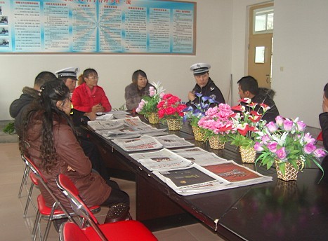 遼寧：鎮西堡鎮中心小學召開“冬季校車安全營運”緊急會議