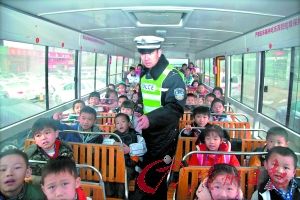 交警將嚴查各類校車交通違法行為。