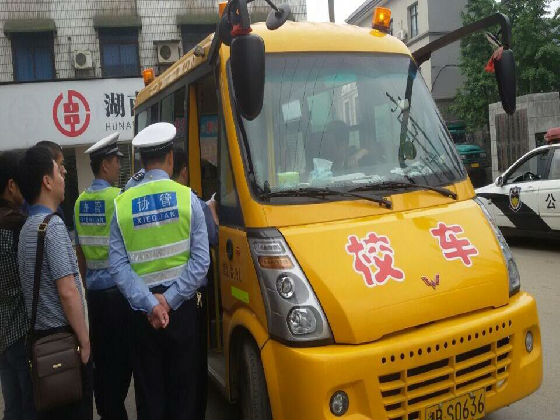 三門鎮嚴厲打擊非法校車