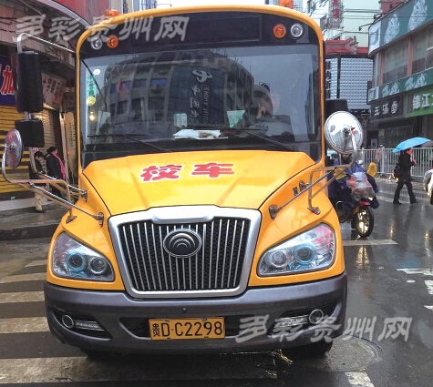 宿醉未醒開校車逆行，校車司機被記12分