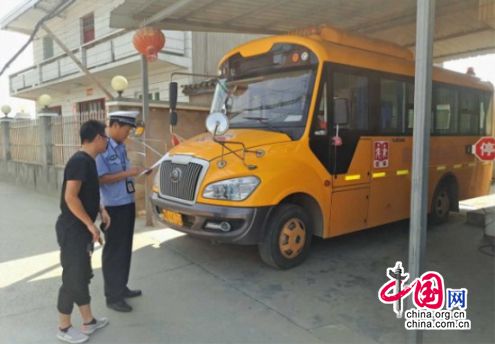 陜西安康高新交警深入轄區(qū)幼兒園開(kāi)展校車(chē)安全檢查