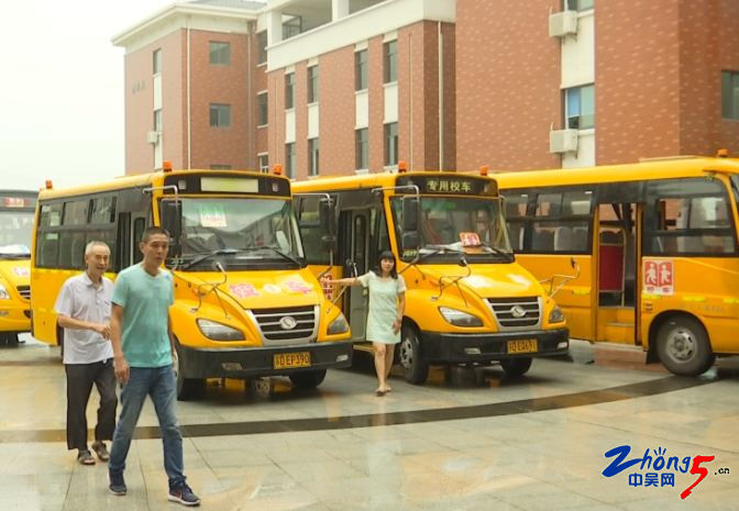 江蘇常州：安全第一位 交警突擊抽查校車