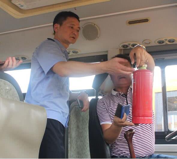 常德柳葉湖交警：開展新學(xué)期校車安全隱患大排查行動(dòng)