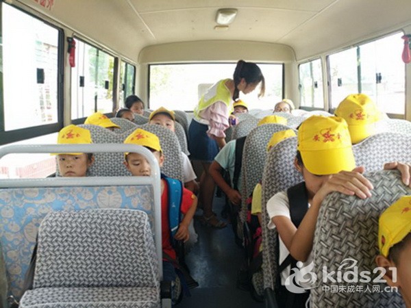 浙江:湖州長興鼎甲橋小學開展校車安全培訓實操演練活動 浙江:湖州長興鼎甲橋小學開展校車安全培訓實操演練活動