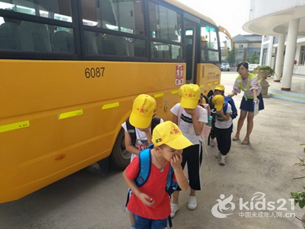 浙江:湖州長興鼎甲橋小學開展校車安全培訓實操演練活動 浙江:湖州長興鼎甲橋小學開展校車安全培訓實操演練活動