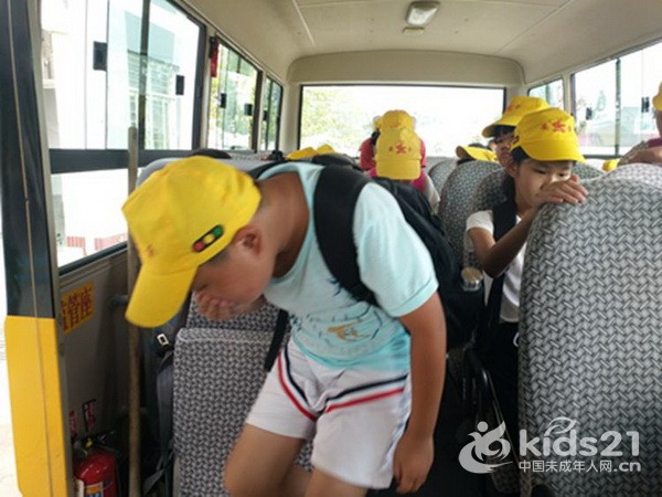 浙江:湖州長興鼎甲橋小學開展校車安全培訓實操演練活動 浙江:湖州長興鼎甲橋小學開展校車安全培訓實操演練活動