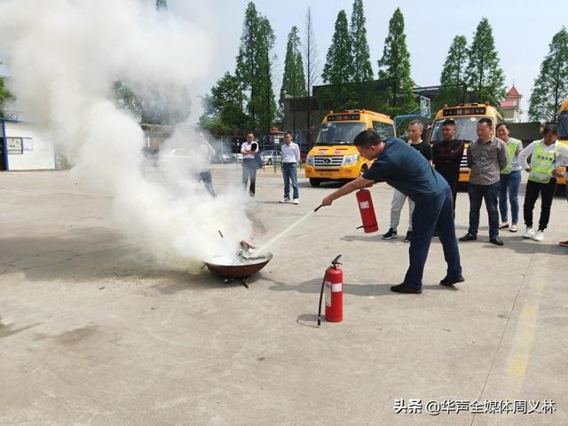 加強校車安全管理，保障乘車學生安全