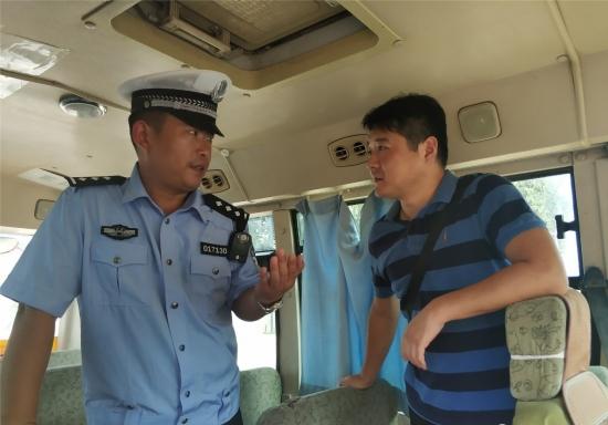 開封禹王臺區(qū)教體局聯(lián)合市交警四大隊、區(qū)應急管理局開展校車安全專項大檢查