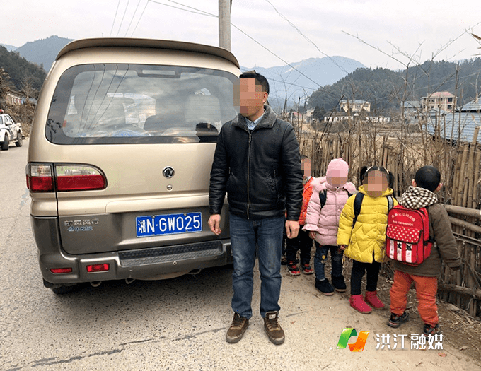 湖南洪江“黑校車(chē)”偷偷運(yùn)載學(xué)生，被逮正著