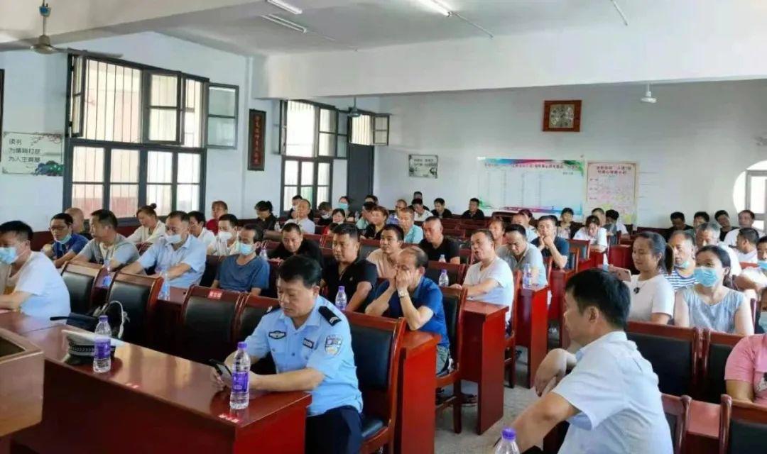 關(guān)注校車安全，沅江交警在行動！
