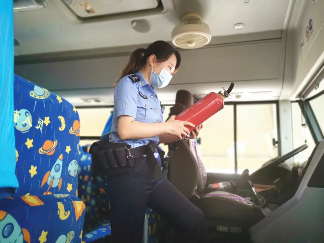 【金秋開學季】贛州經(jīng)開區(qū)交警多舉措保障學生出行安全