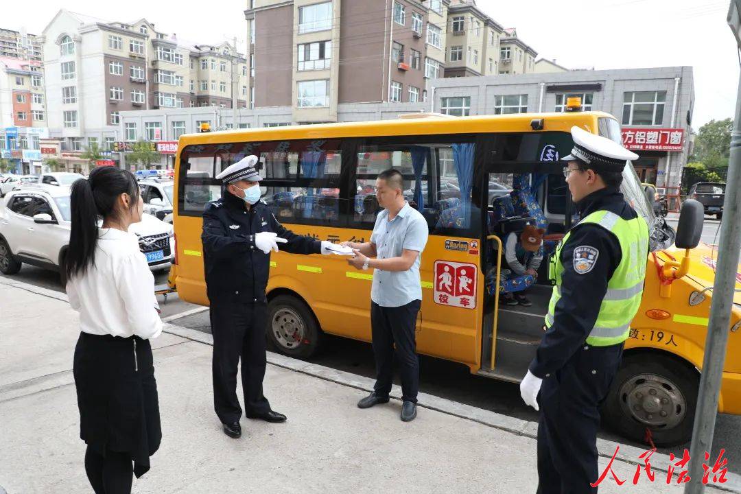 北安市公安局交警大隊(duì)開展校車安全“大體檢”