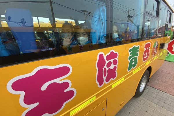 西青區(qū)校車(chē)試點(diǎn)運(yùn)營(yíng)發(fā)車(chē) 逐步完成全區(qū)公辦學(xué)校校車(chē)接送服務(wù)