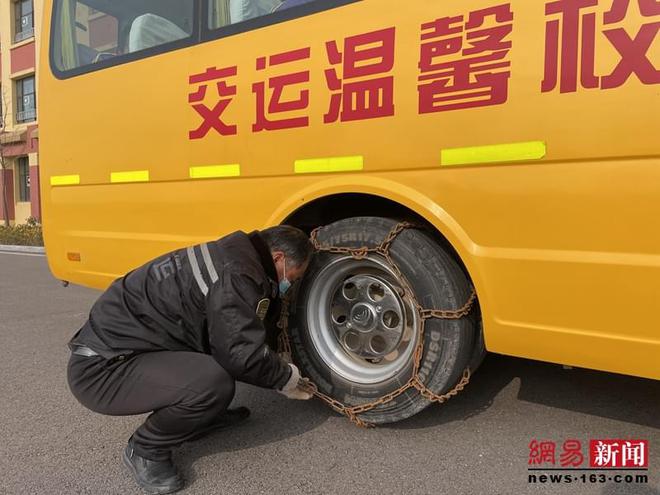 膠州溫馨校車(chē)應(yīng)急演練走進(jìn)學(xué)校 攜手共筑平安校園