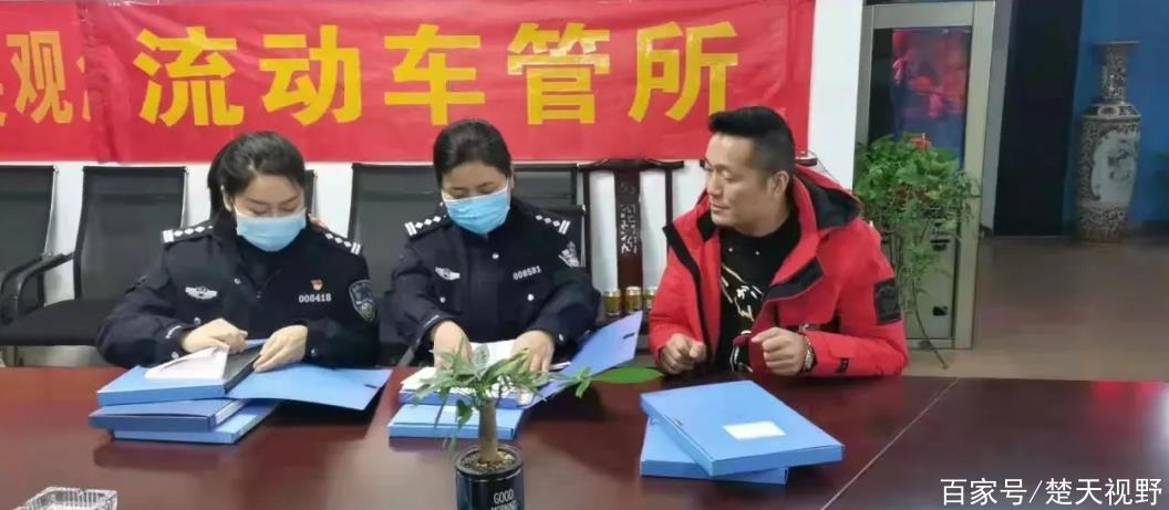 「警民“連心橋”」鄂州“流動(dòng)車管所”開(kāi)進(jìn)校車公司