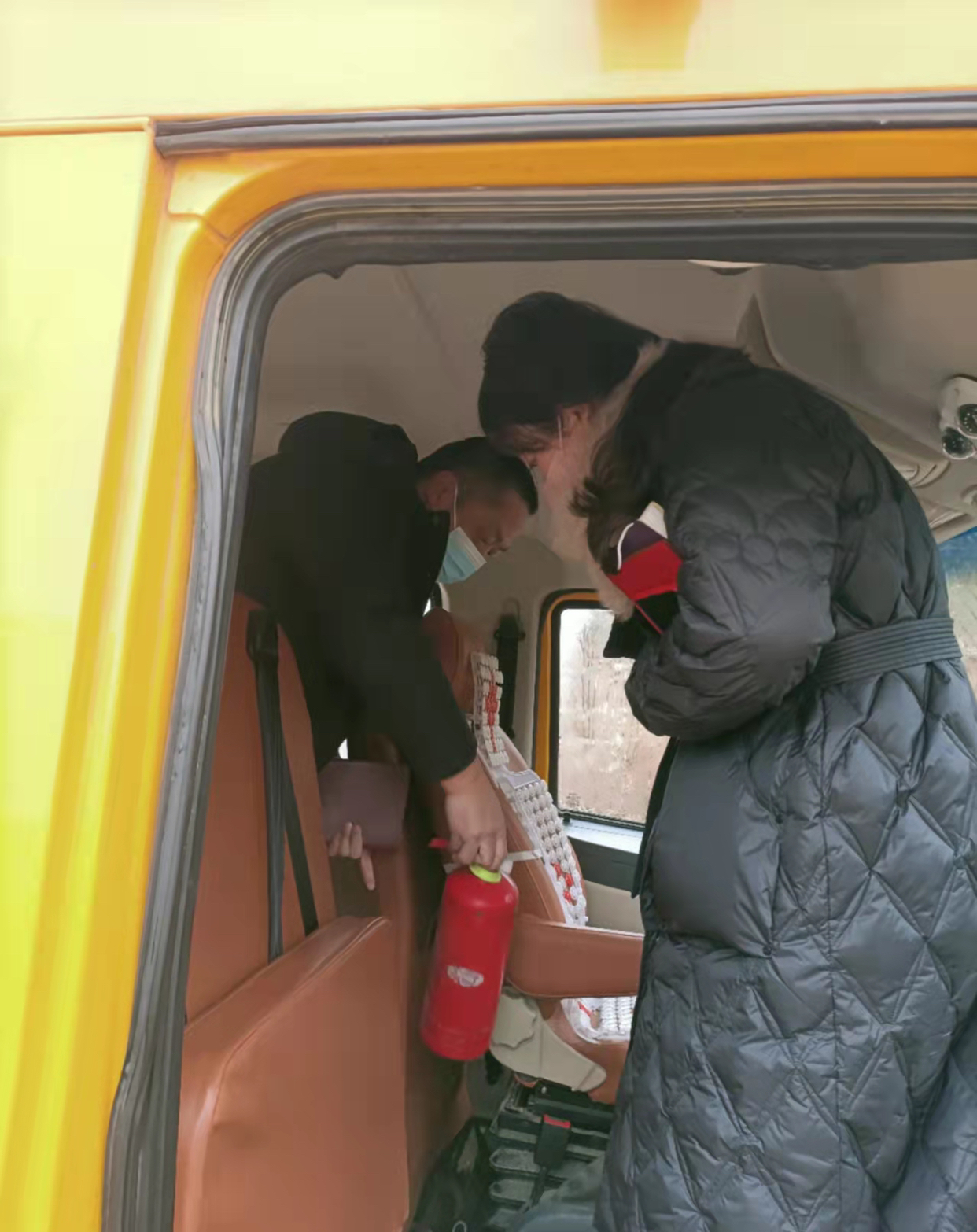 開學在即！水洞底鎮開展學前校車安全整治行動