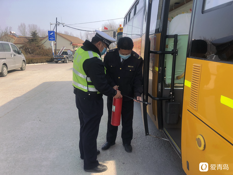 開學首日，黃島公安“護學模式”準時上線了