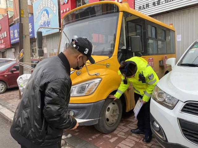 四平交管支隊(duì)開展校車安全管理工作 確保新學(xué)期中小學(xué)生乘車安全