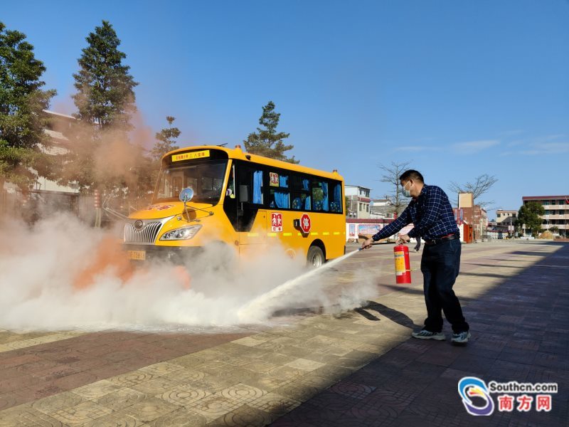 清遠粵運開展2022年春季校車安全教育講座及校車火災(zāi)事故應(yīng)急救援演練活動