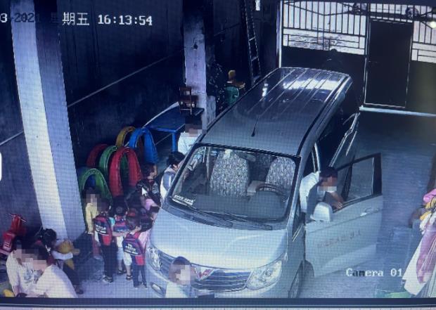 “黑校車”超員144.44%，司機、幼兒園負責人共3人獲刑！
