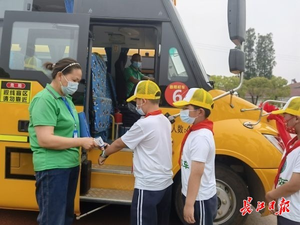 19輛“大鼻子”校車開進(jìn)偏遠(yuǎn)學(xué)校