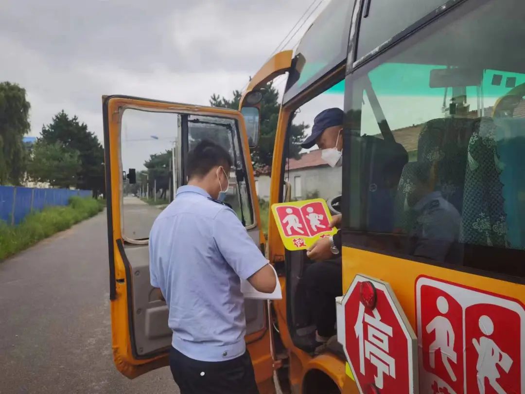 護航開學季 | 經(jīng)開大隊開展校車安全大檢查